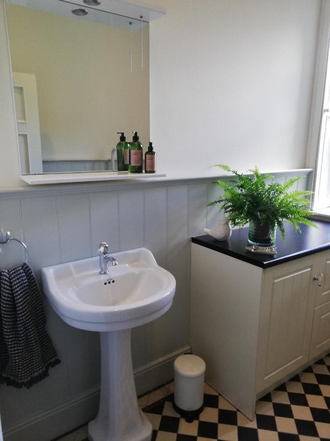 Next Door At Broomfield House Midleton Bagian luar foto